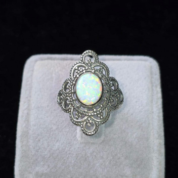 Beyaz Opal Taşlı 925 Ayar Gümüş yüzük