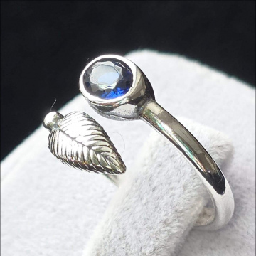 Mavi Zirkon Taşlı 925 Ayar Gümüş Yüzük Nisrin Modeli