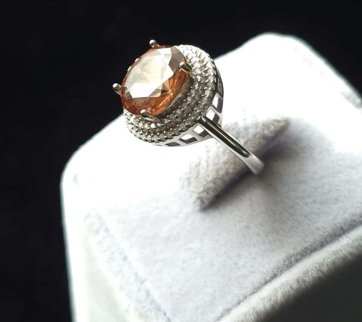 vitrin gorseli gumus takilar koleksiyon